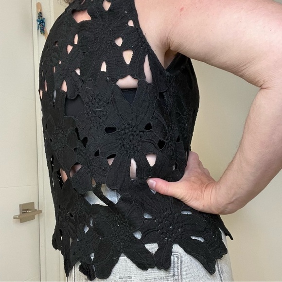 ANTHROPOLOGIE Black Lace Floral Appliqué Eyelet Sleeveless Top Cutouts Size S/M - Picture 4 of 13